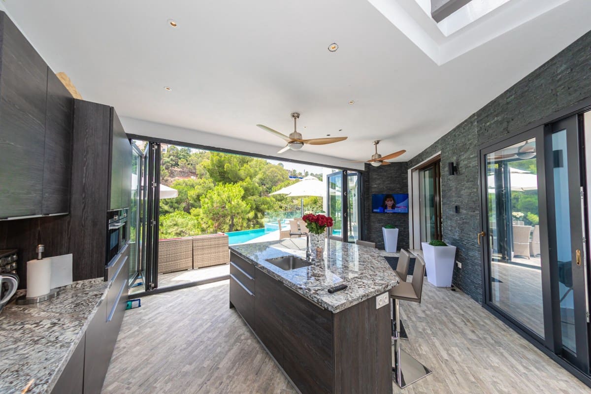 5 soverom Villa til salgs i Benahavis med svømmebasseng garasje - € 2 495 000 (Ref: 9426069)