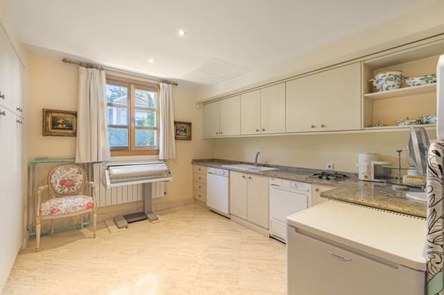 5 chambre Villa/Maison à vendre à Nueva Andalucia, Marbella avec piscine garage - 3 495 000 € (Ref: 9426071)