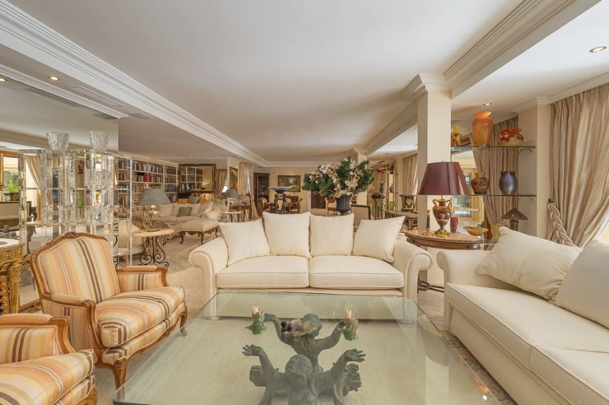 5 bedroom Villa for sale in Nueva Andalucia with pool garage - € 3,495,000 (Ref: 9426071)