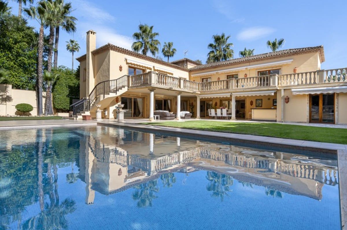 5 bedroom Villa for sale in Nueva Andalucia with pool garage - € 3,495,000 (Ref: 9426071)