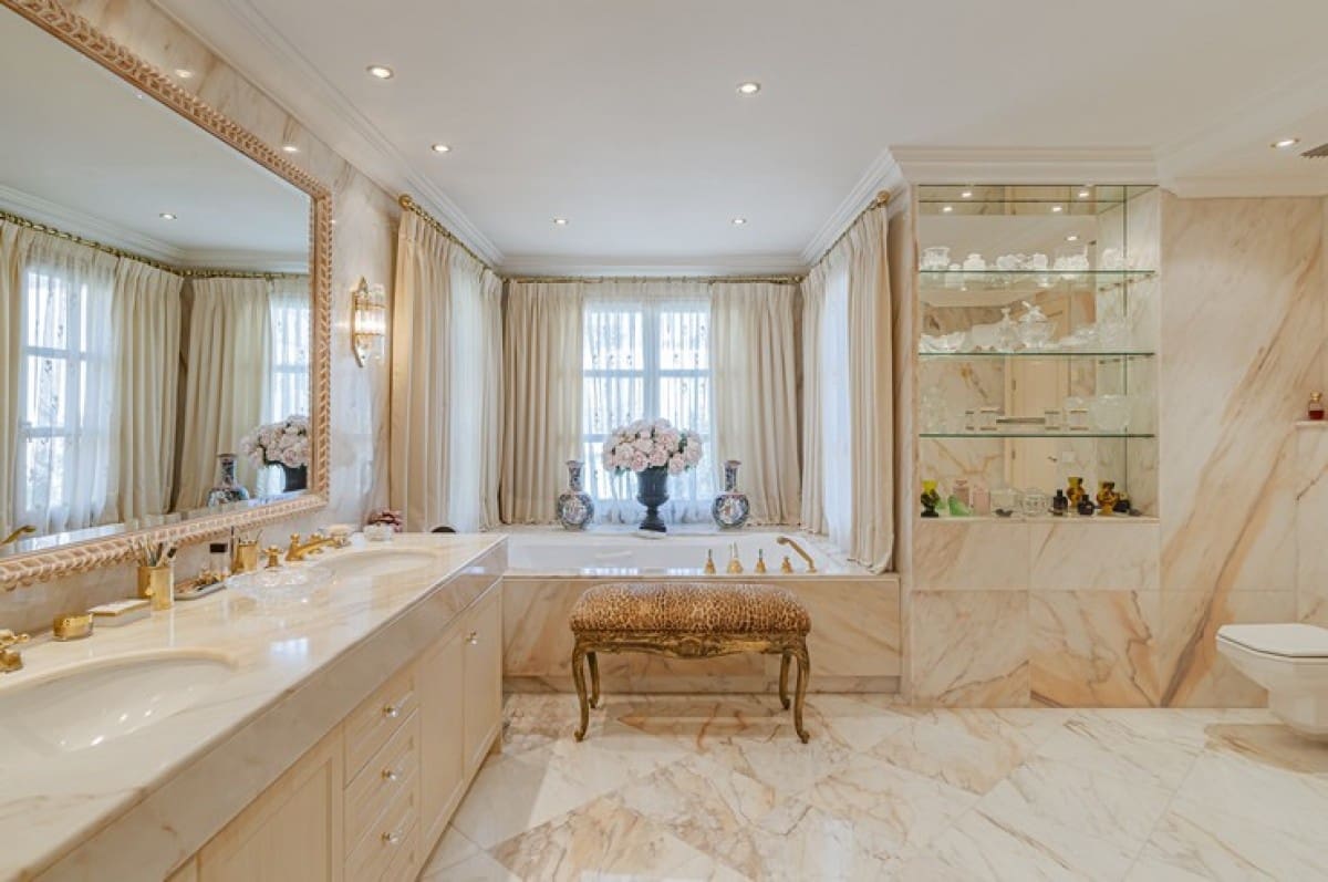 5 bedroom Villa for sale in Nueva Andalucia with pool garage - € 3,495,000 (Ref: 9426071)