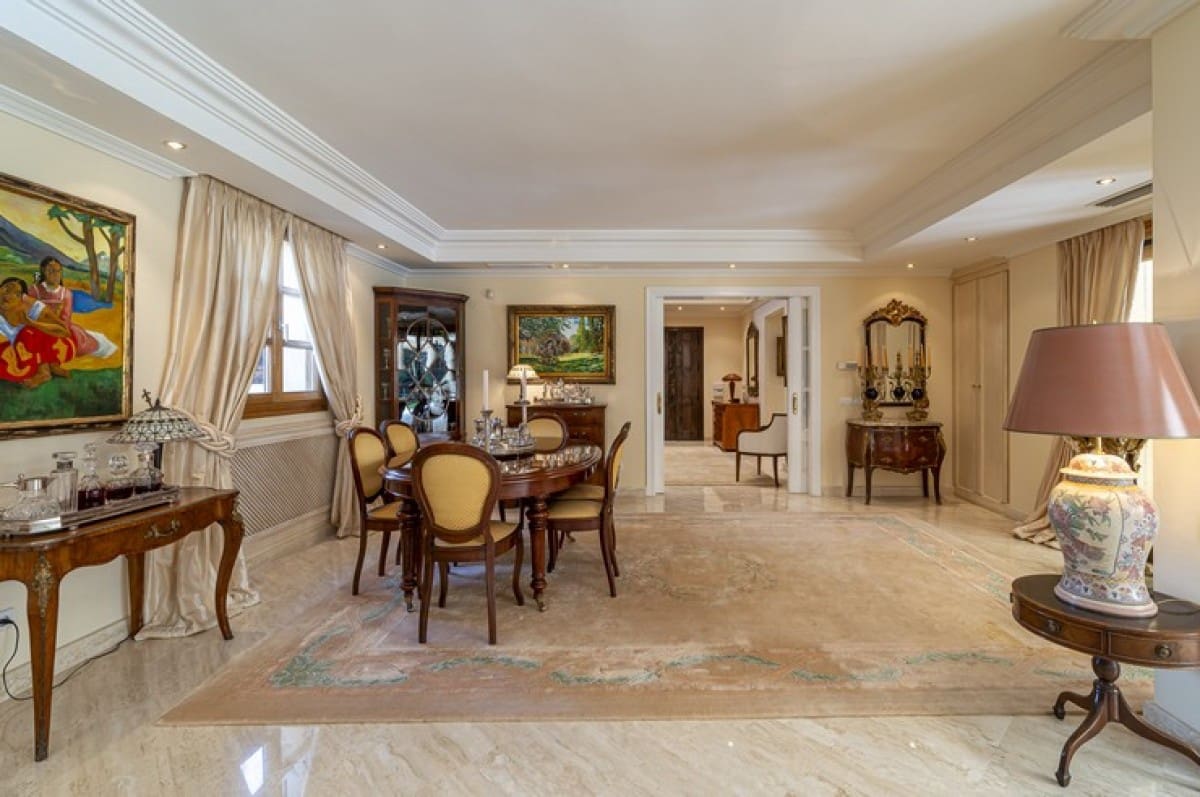 5 bedroom Villa for sale in Nueva Andalucia with pool garage - € 3,495,000 (Ref: 9426071)