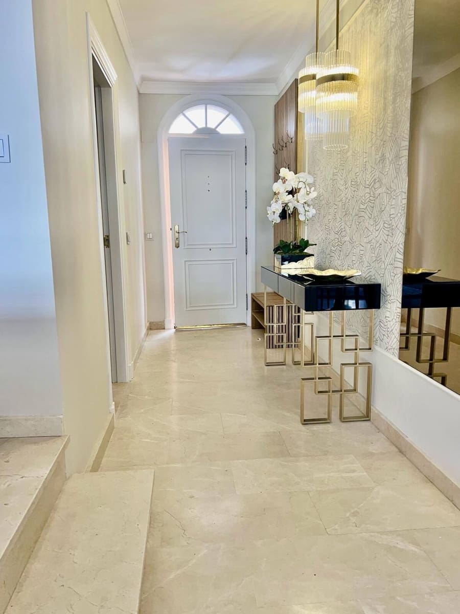 3 bedroom Apartment for sale in Nueva Andalucia with pool - € 925,000 (Ref: 9432973)