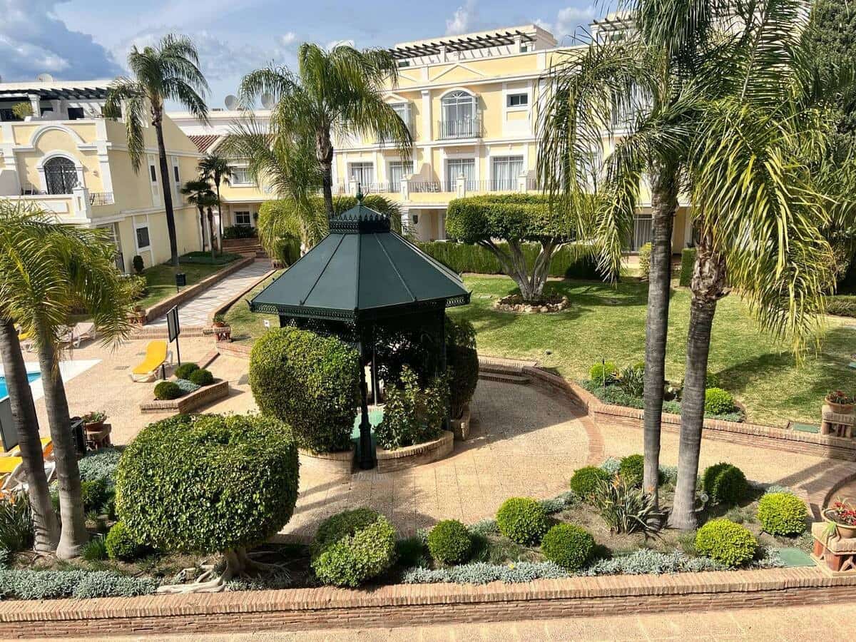 3 bedroom Apartment for sale in Nueva Andalucia with pool - € 925,000 (Ref: 9432973)