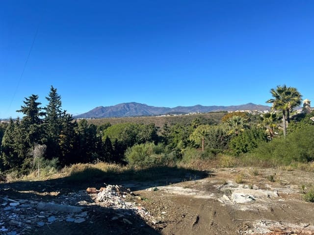 Undeveloped Land for sale in El Paraiso, Estepona - € 895,000 (Ref: 9436928)