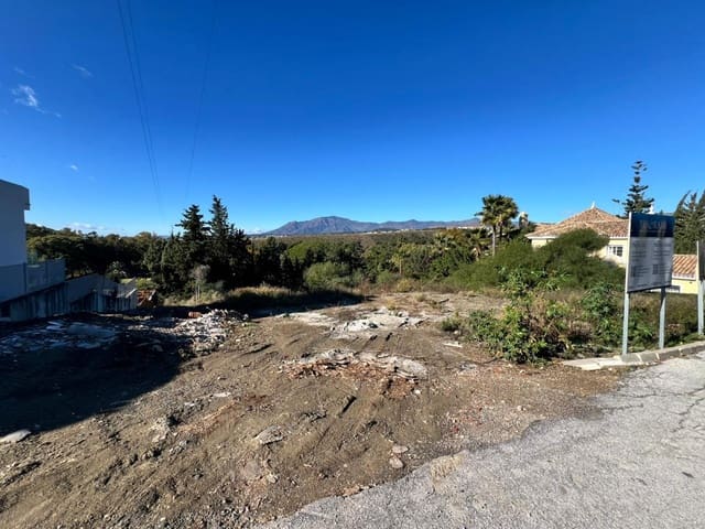 Undeveloped Land for sale in El Paraiso, Estepona - € 895,000 (Ref: 9436928)