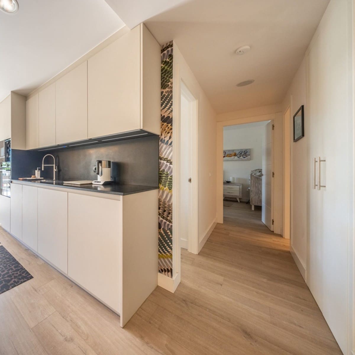 2 soveværelse Lejlighed til salg i Nueva Andalucia med swimmingpool garage - € 689.000 (Ref: 9455947)