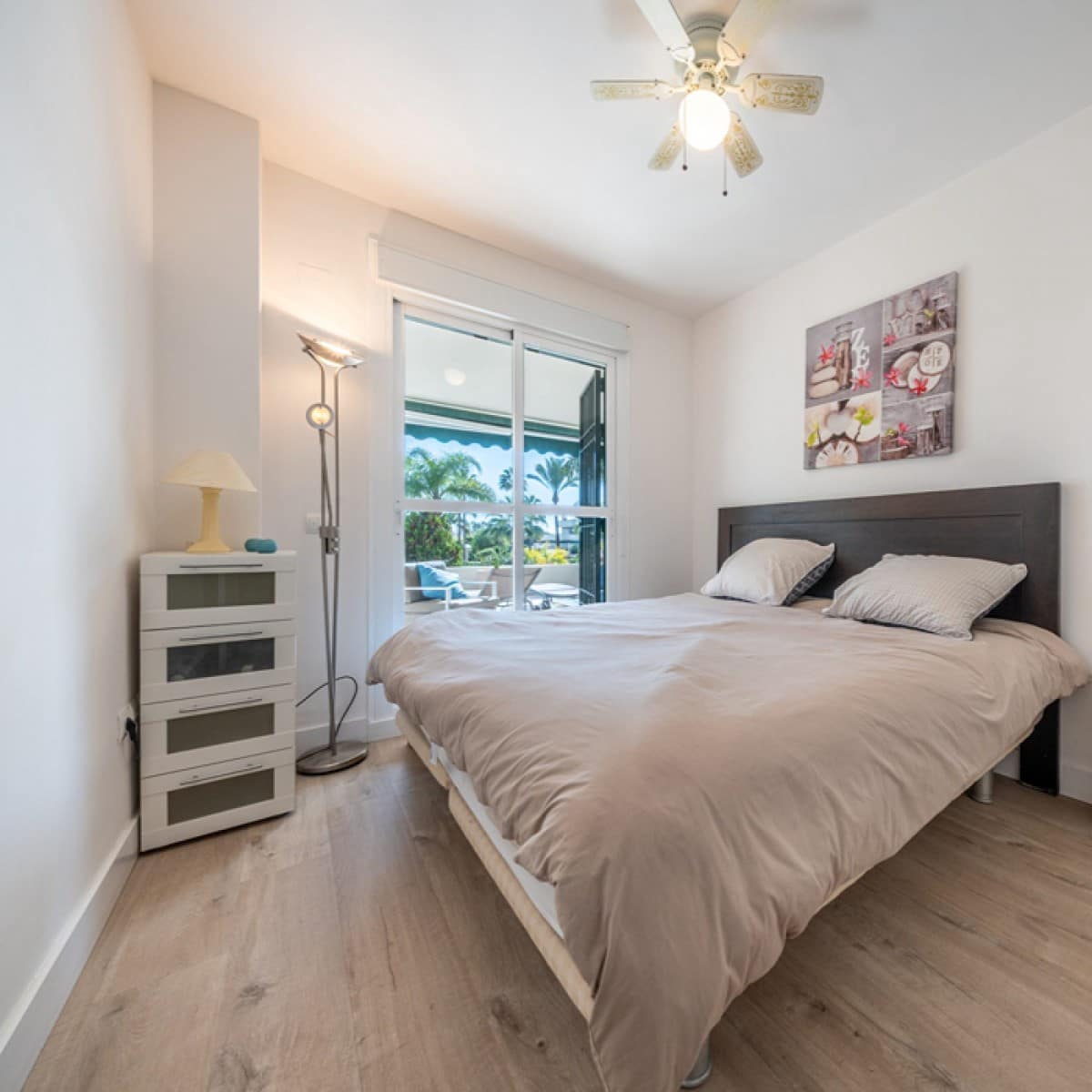 2 soveværelse Lejlighed til salg i Nueva Andalucia med swimmingpool garage - € 689.000 (Ref: 9455947)