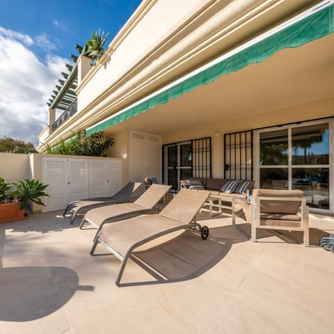 2 soveværelse Lejlighed til salg i Nueva Andalucia, Marbella med swimmingpool garage - € 689.000 (Ref: 9455947)