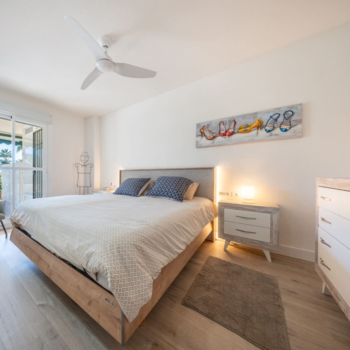 2 soveværelse Lejlighed til salg i Nueva Andalucia med swimmingpool garage - € 689.000 (Ref: 9455947)