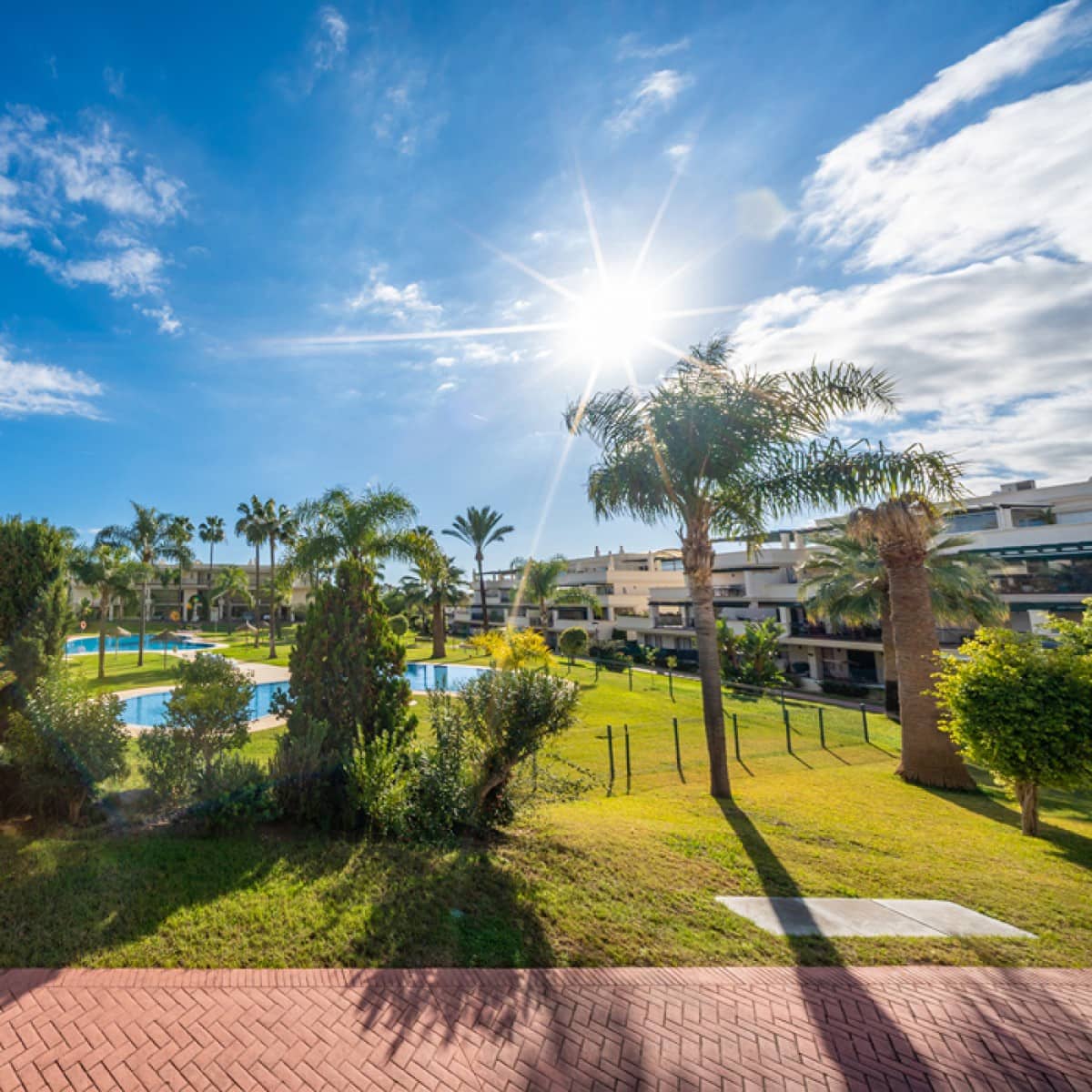 2 soveværelse Lejlighed til salg i Nueva Andalucia med swimmingpool garage - € 689.000 (Ref: 9455947)