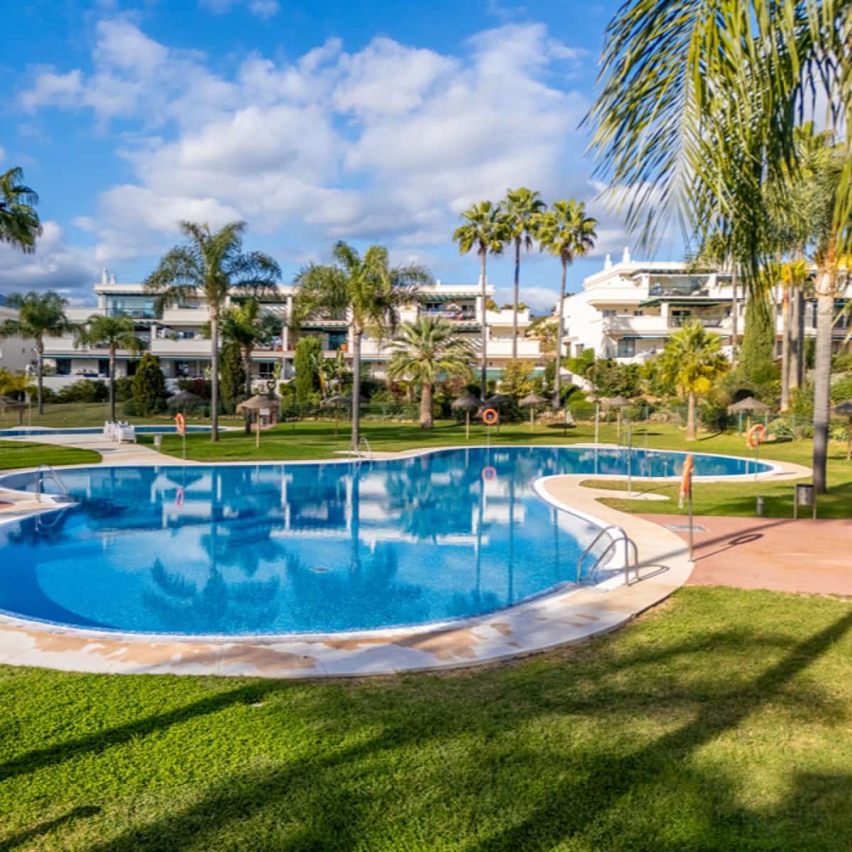 2 soveværelse Lejlighed til salg i Nueva Andalucia med swimmingpool garage - € 689.000 (Ref: 9455947)