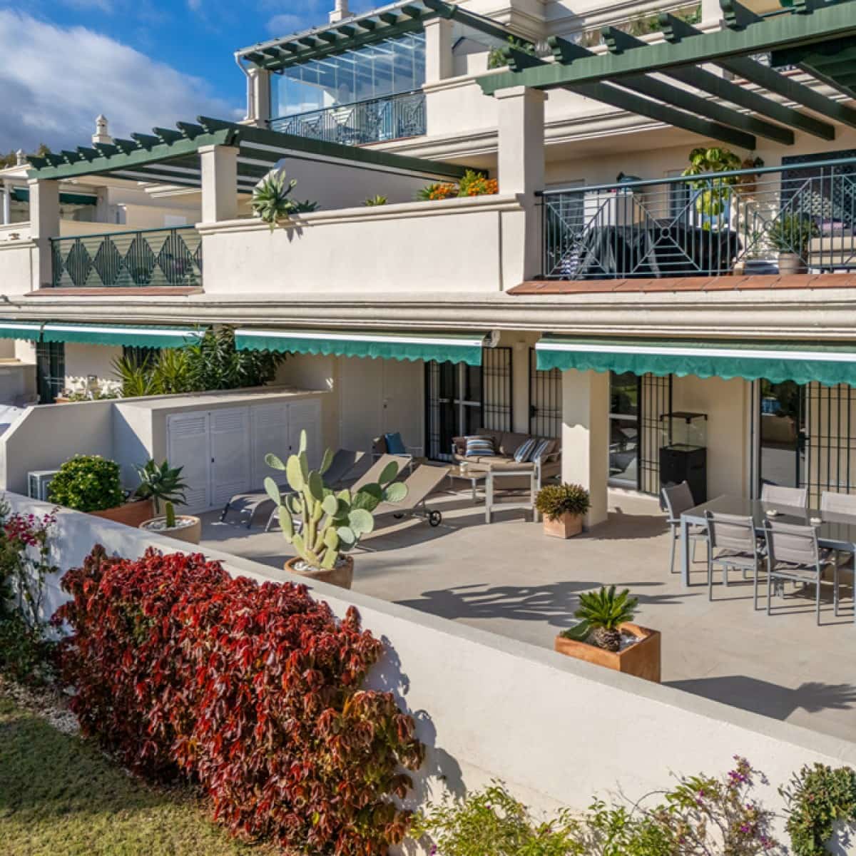 2 soveværelse Lejlighed til salg i Nueva Andalucia med swimmingpool garage - € 689.000 (Ref: 9455947)