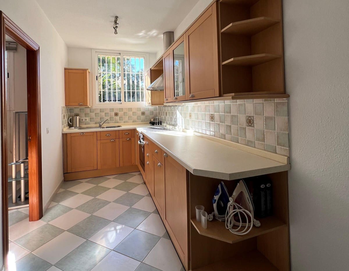 5 Zimmer Villa zu verkaufen in Marbesa mit Pool Garage - 1.875.000 € (Ref: 9465319)