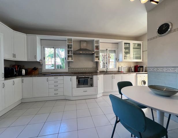 5 chambre Villa/Maison à vendre à Marbesa, Marbella avec piscine garage - 1 875 000 € (Ref: 9465319)