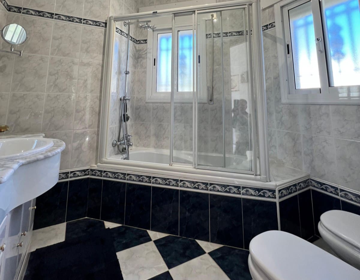 5 Zimmer Villa zu verkaufen in Marbesa mit Pool Garage - 1.875.000 € (Ref: 9465319)