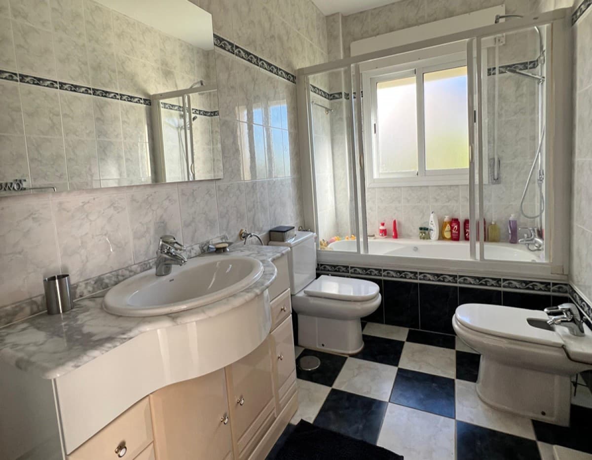 5 Zimmer Villa zu verkaufen in Marbesa mit Pool Garage - 1.875.000 € (Ref: 9465319)