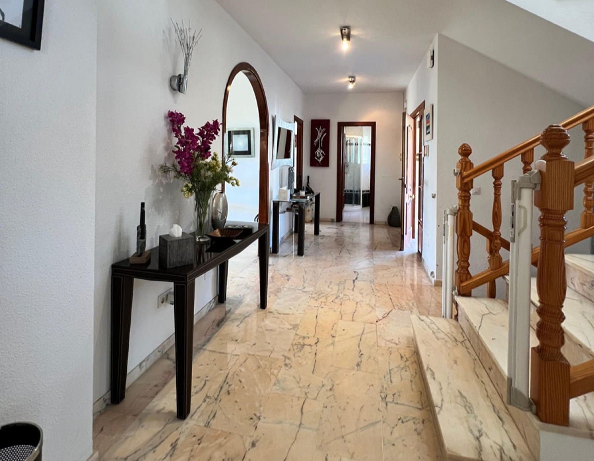 5 Zimmer Villa zu verkaufen in Marbesa mit Pool Garage - 1.875.000 € (Ref: 9465319)