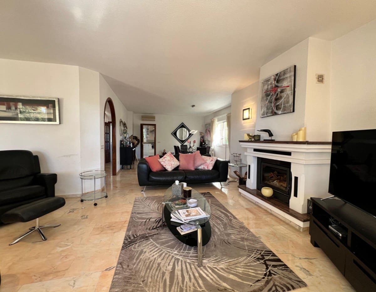 5 Zimmer Villa zu verkaufen in Marbesa mit Pool Garage - 1.875.000 € (Ref: 9465319)