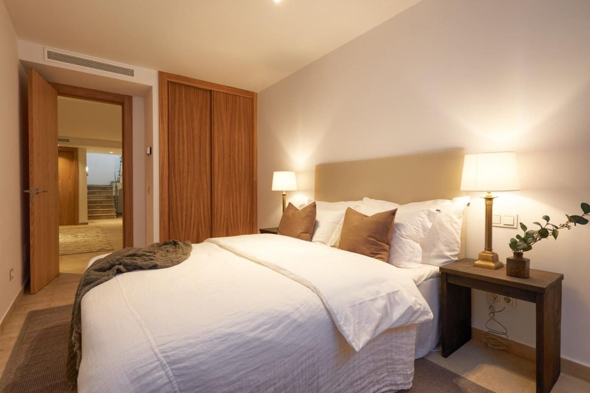 6 sovrum Villa till salu i Estepona med pool garage - 1 875 000 € (Ref: 9472761)