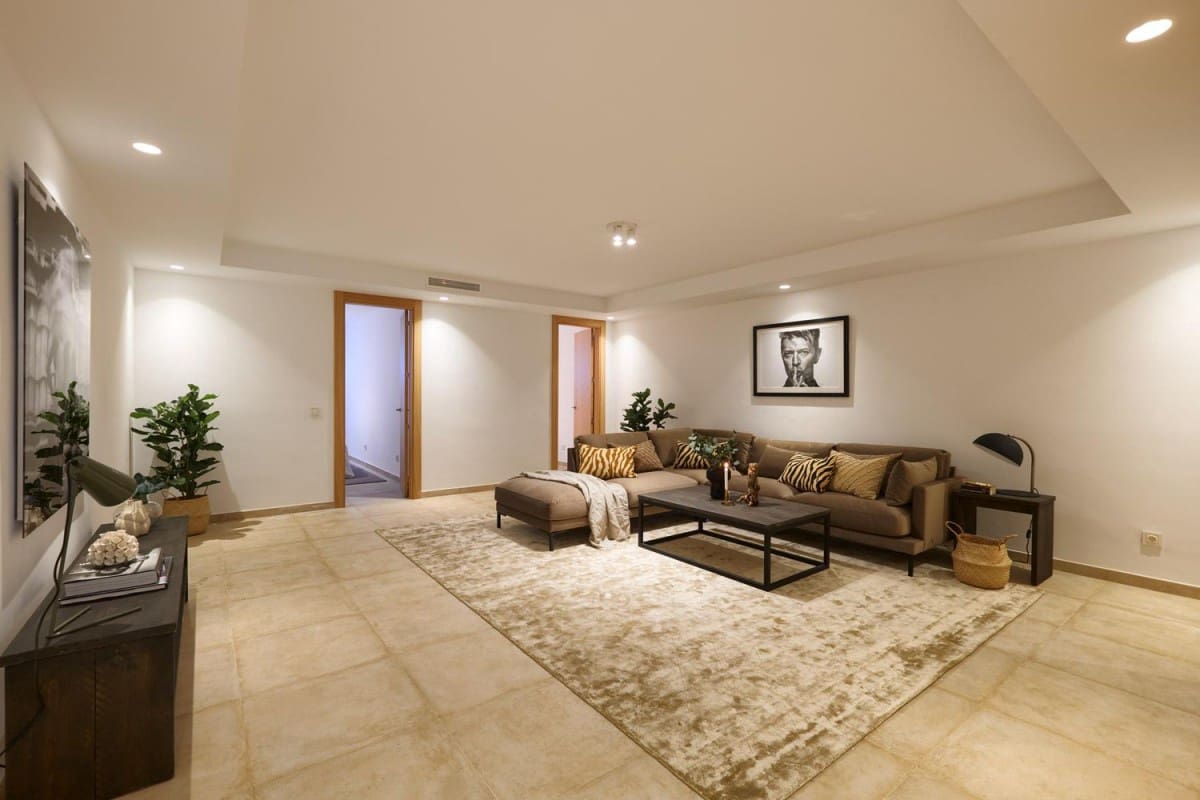 6 sovrum Villa till salu i Estepona med pool garage - 1 875 000 € (Ref: 9472761)