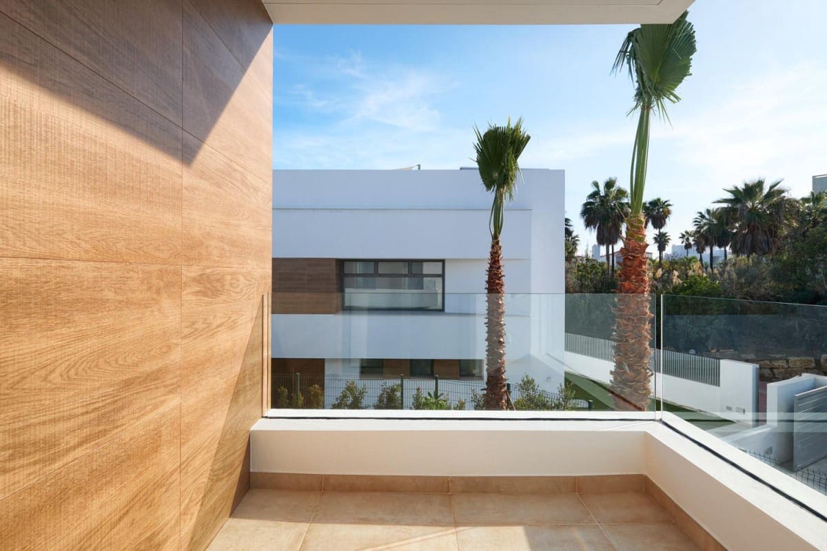 6 sovrum Villa till salu i Estepona med pool garage - 1 875 000 € (Ref: 9472761)