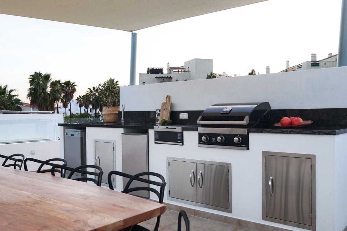 6 sovrum Villa till salu i Estepona med pool garage - 1 875 000 € (Ref: 9472761)