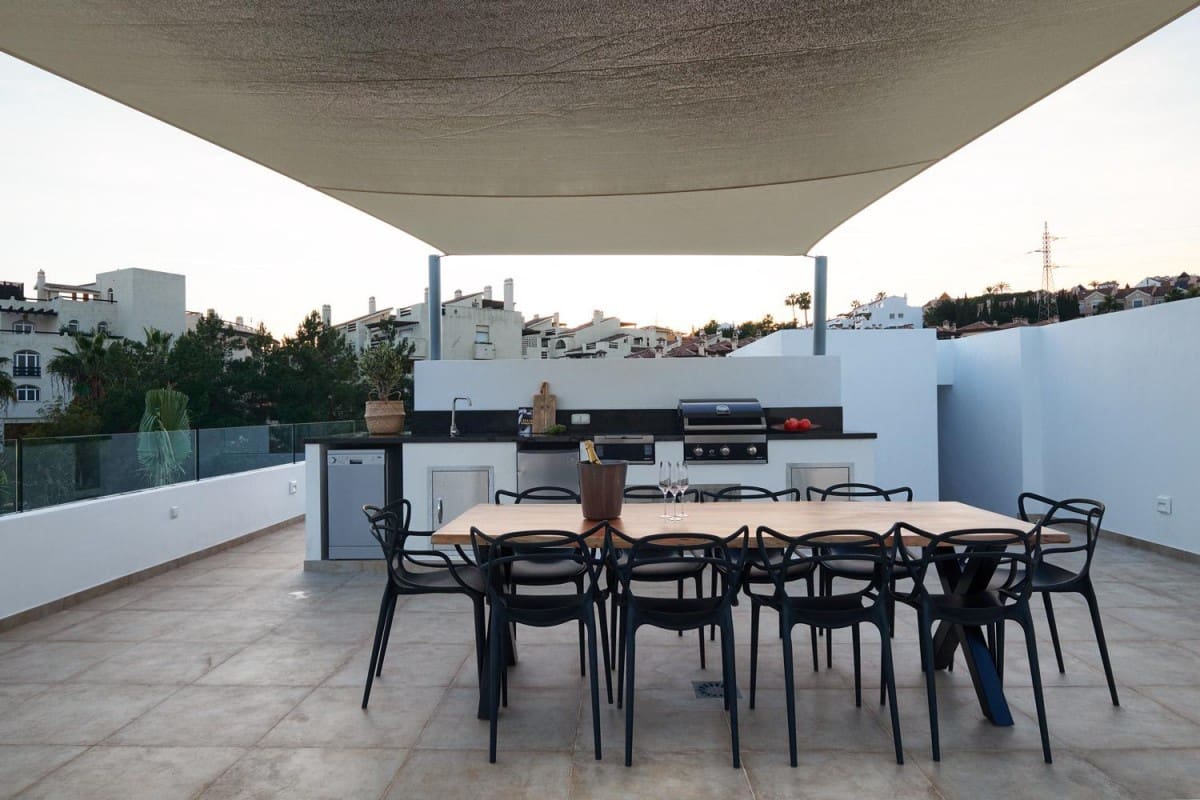 6 sovrum Villa till salu i Estepona med pool garage - 1 875 000 € (Ref: 9472761)