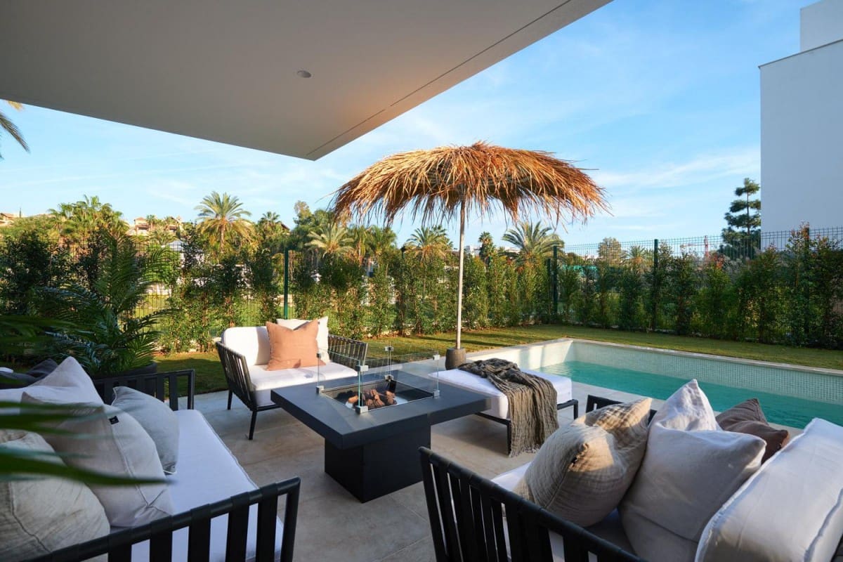 6 sovrum Villa till salu i Estepona med pool garage - 1 875 000 € (Ref: 9472761)