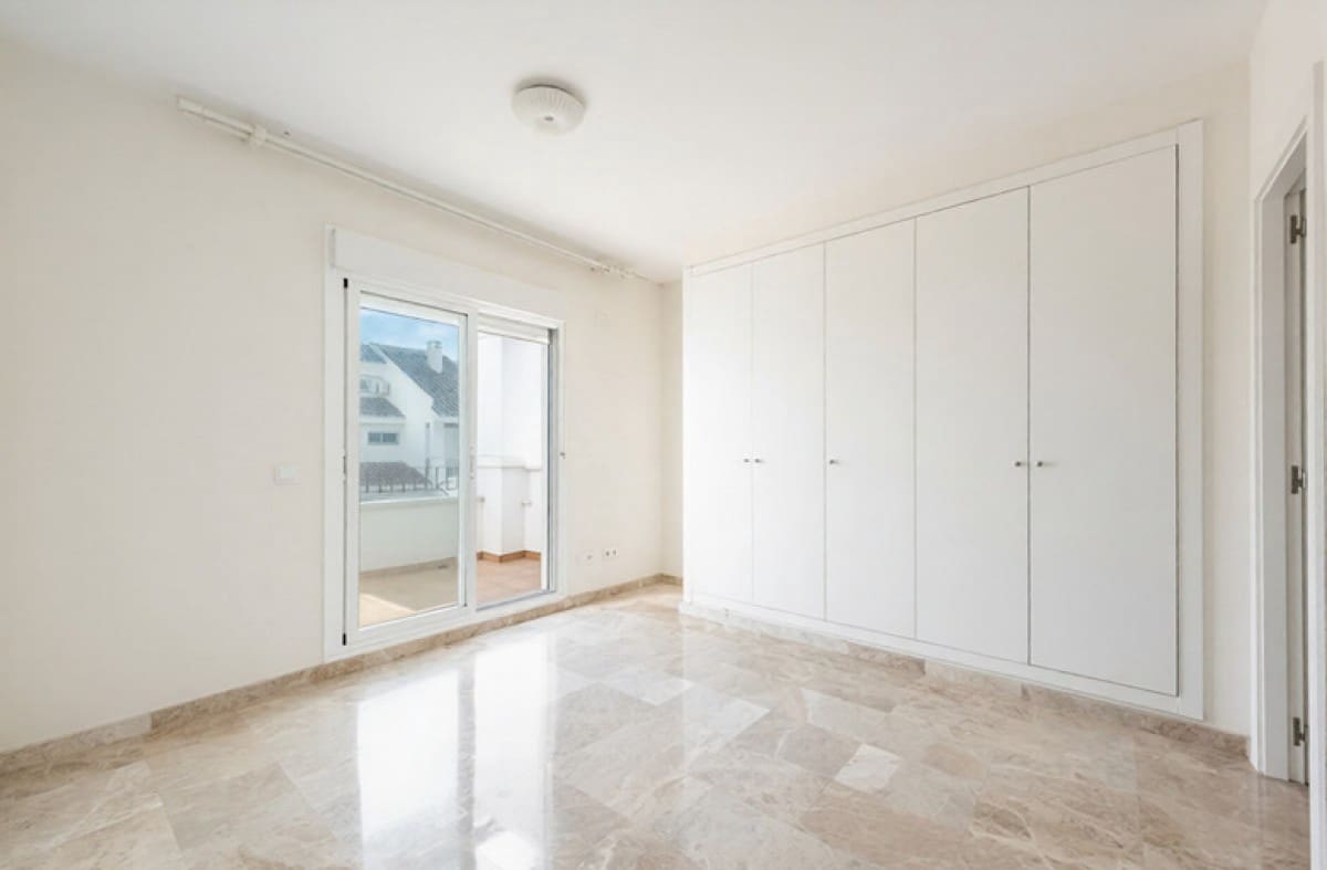 3 bedroom Townhouse for sale in Nueva Andalucia with pool garage - € 589,000 (Ref: 9483432)