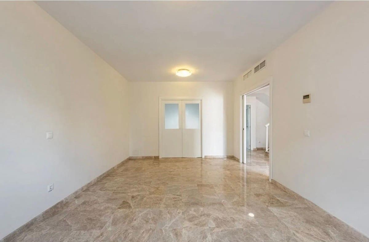 3 bedroom Townhouse for sale in Nueva Andalucia with pool garage - € 589,000 (Ref: 9483432)