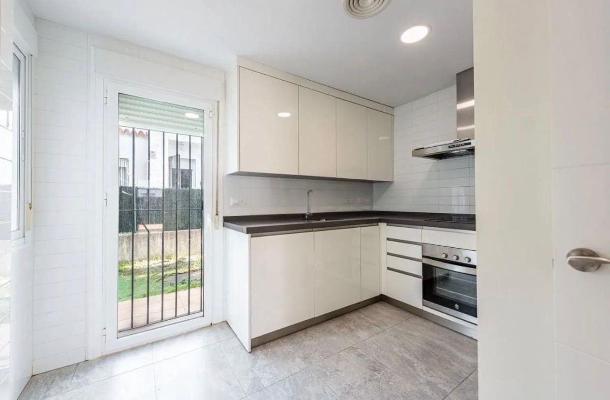 3 bedroom Townhouse for sale in Nueva Andalucia with pool garage - € 589,000 (Ref: 9483432)