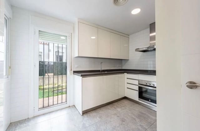 3 bedroom Townhouse for sale in Nueva Andalucia, Marbella with pool garage - € 585,000 (Ref: 9483432)