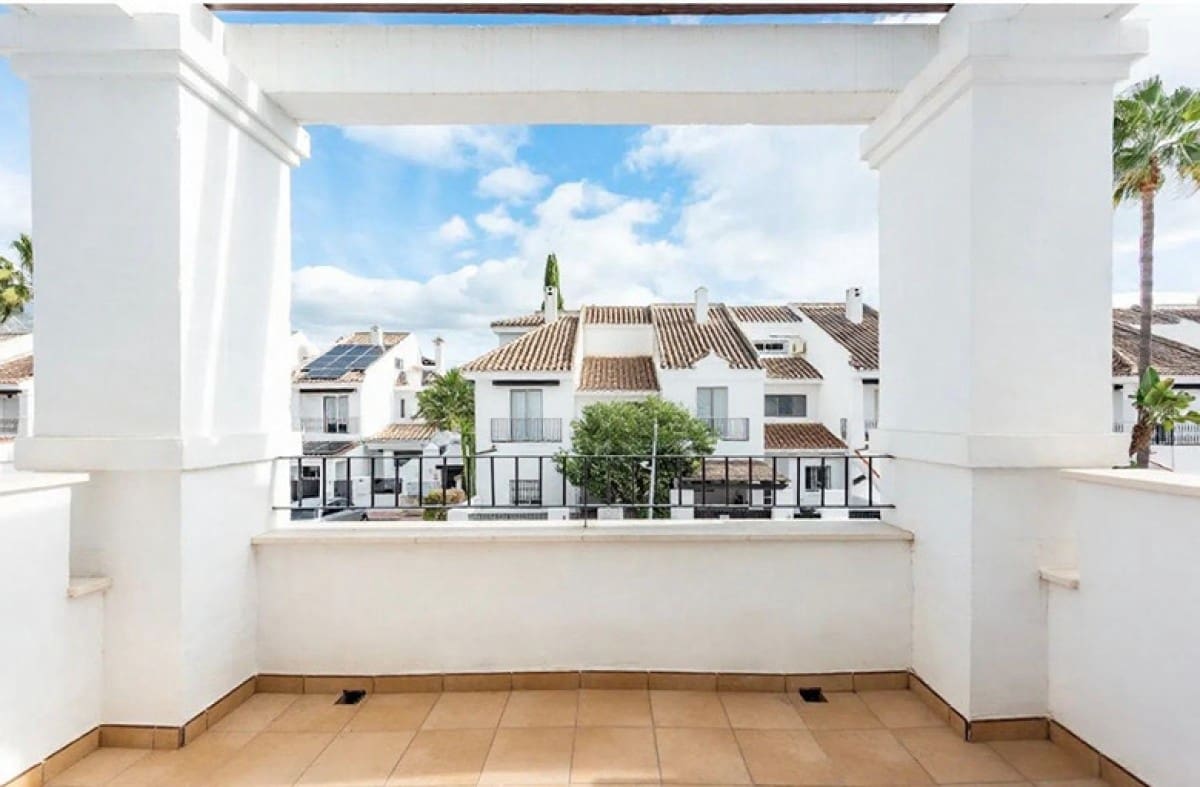 3 bedroom Townhouse for sale in Nueva Andalucia with pool garage - € 589,000 (Ref: 9483432)