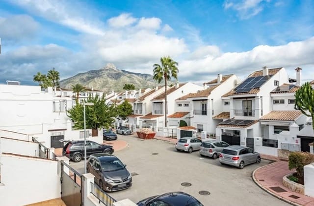 3 bedroom Townhouse for sale in Nueva Andalucia, Marbella with pool garage - € 585,000 (Ref: 9483432)