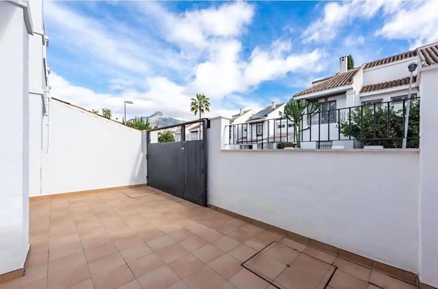 3 bedroom Townhouse for sale in Nueva Andalucia, Marbella with pool garage - € 585,000 (Ref: 9483432)