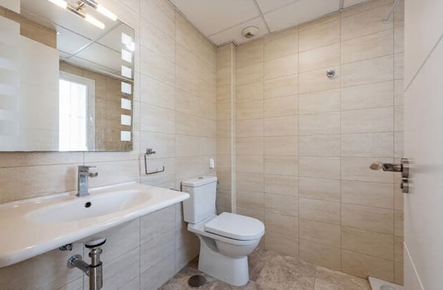 3 sypialnia Dom na sprzedaż w Nueva Andalucia, Marbella z basenem garażem - 585 000 € (Ref: 9494318)