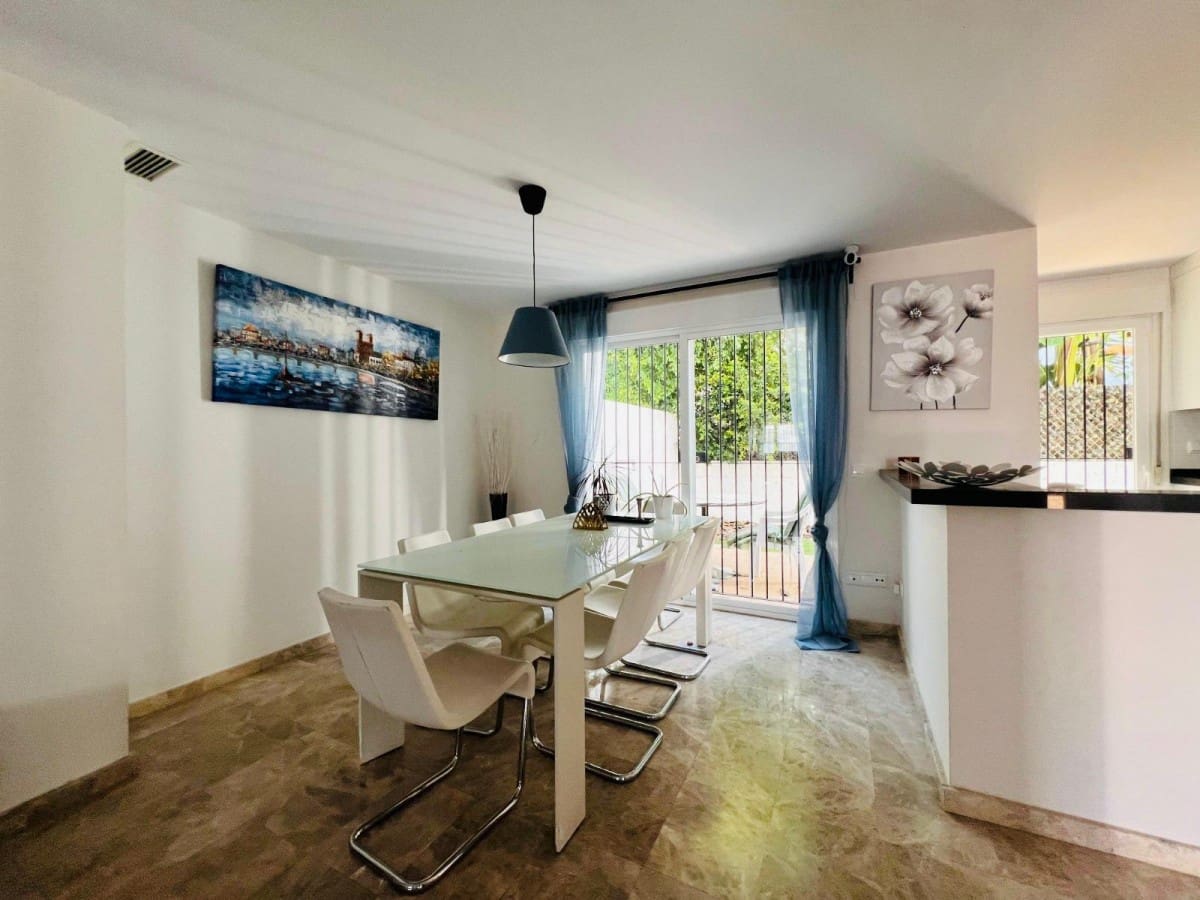 3 bedroom Townhouse for sale in Nueva Andalucia with pool garage - € 585,000 (Ref: 9494318)