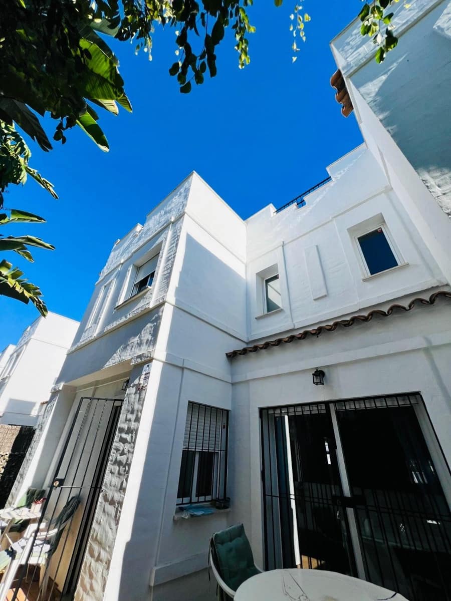 3 bedroom Townhouse for sale in Nueva Andalucia with pool garage - € 585,000 (Ref: 9494318)