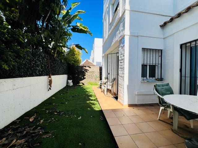 3 sypialnia Dom na sprzedaż w Nueva Andalucia, Marbella z basenem garażem - 585 000 € (Ref: 9494318)