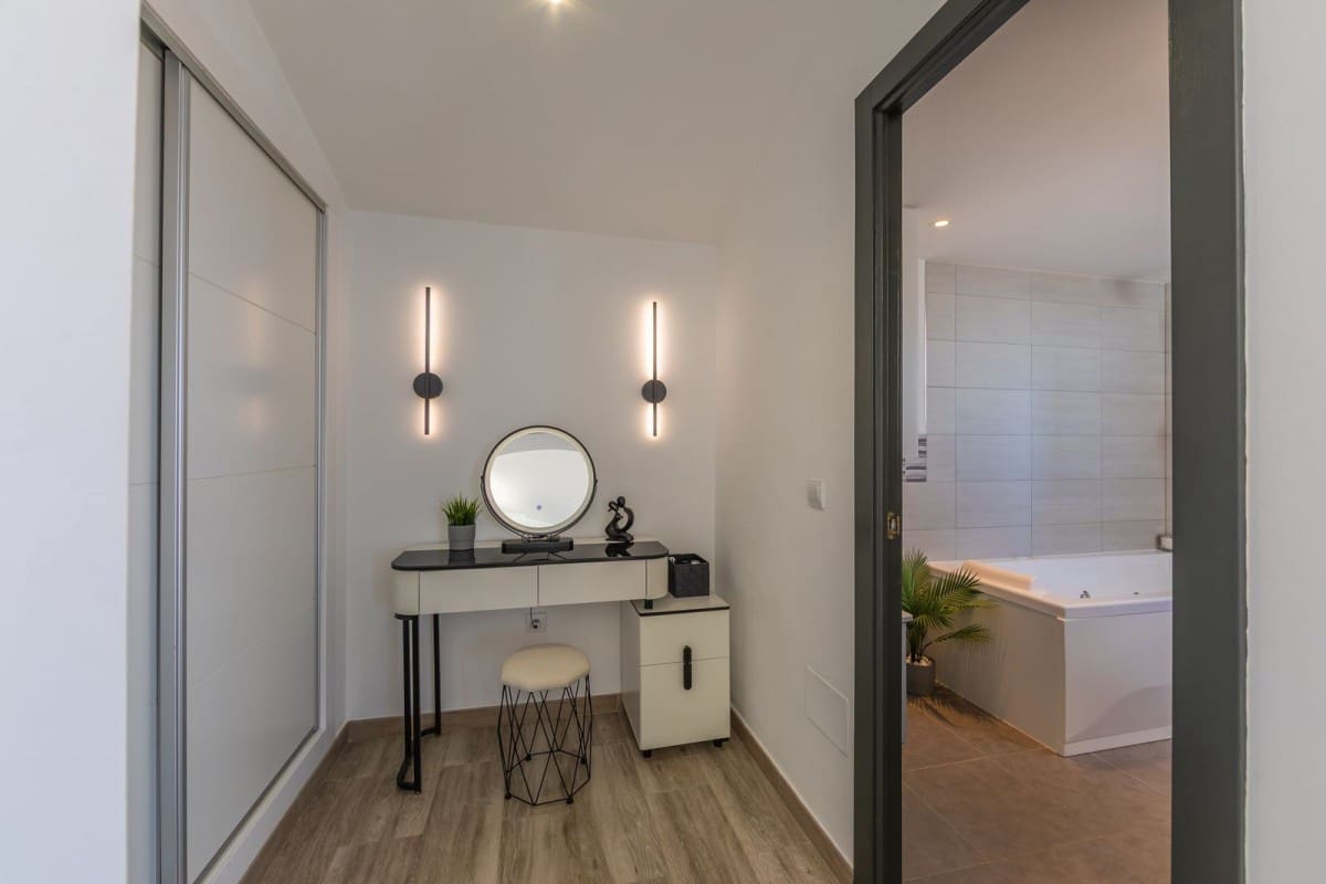 3 soveværelse Villa til salg i Estepona med swimmingpool garage - € 699.000 (Ref: 9494319)