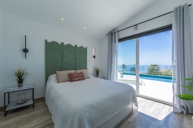 3 soveværelse Villa til salg i Estepona med swimmingpool garage - € 699.000 (Ref: 9494319)