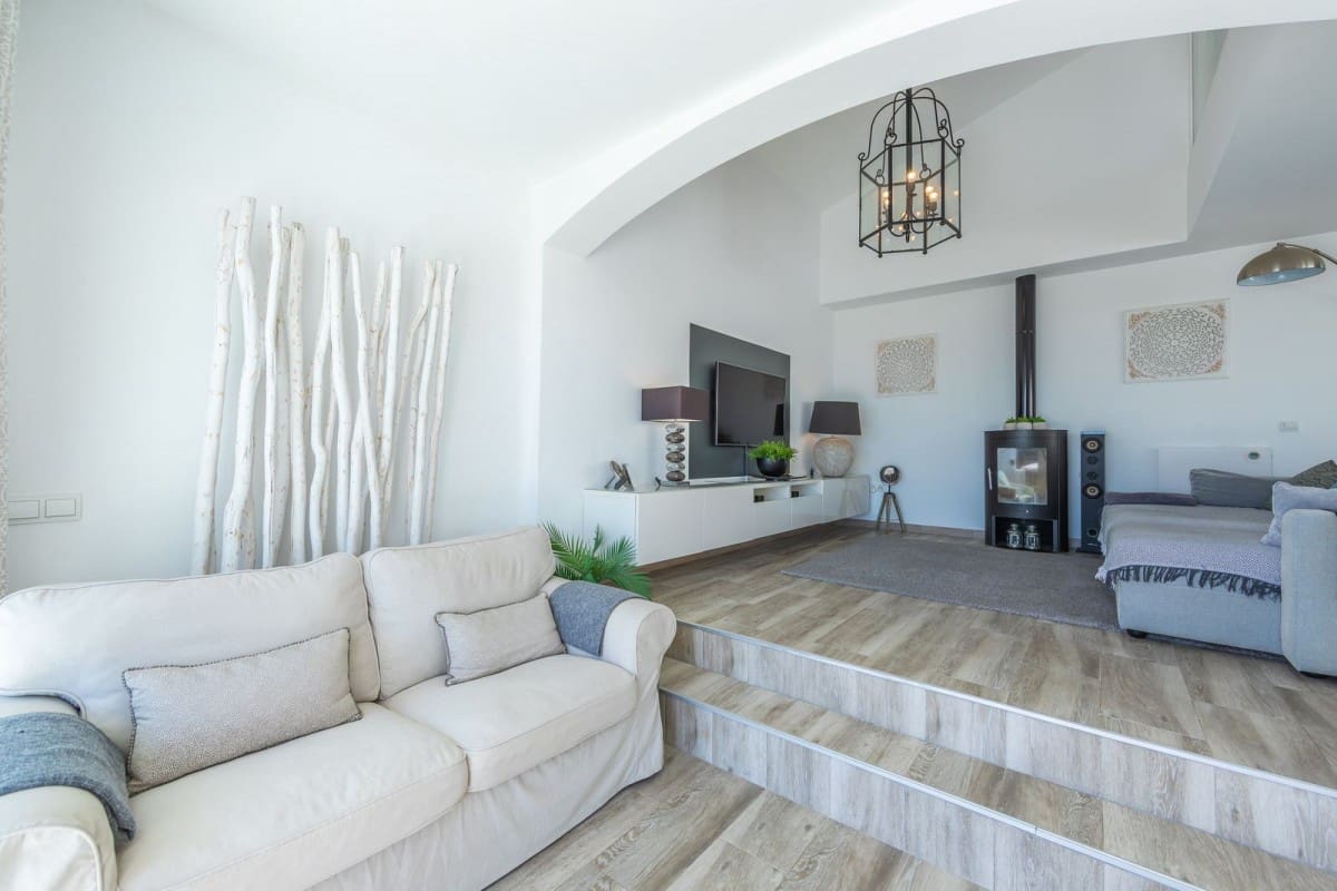 3 soveværelse Villa til salg i Estepona med swimmingpool garage - € 699.000 (Ref: 9494319)