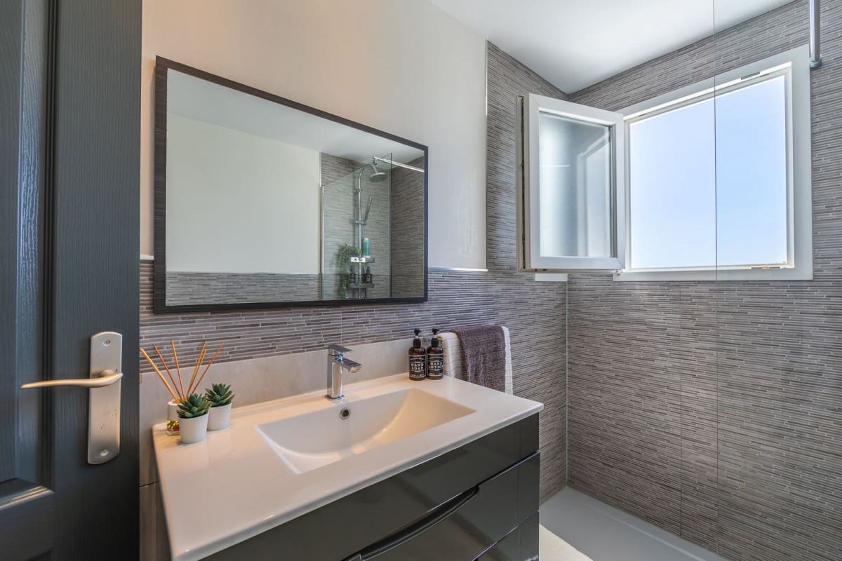 3 soveværelse Villa til salg i Estepona med swimmingpool garage - € 699.000 (Ref: 9494319)