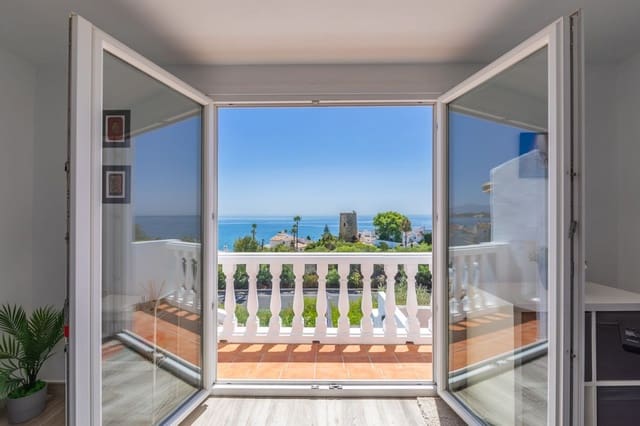 3 soveværelse Villa til salg i Estepona med swimmingpool garage - € 699.000 (Ref: 9494319)