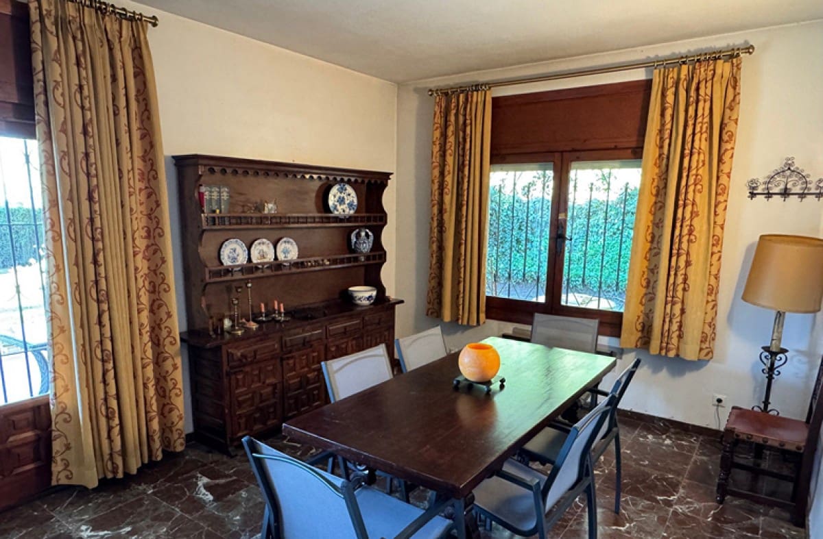 3 soverom Villa til salgs i El Paraiso med svømmebasseng - € 1 375 000 (Ref: 9501928)