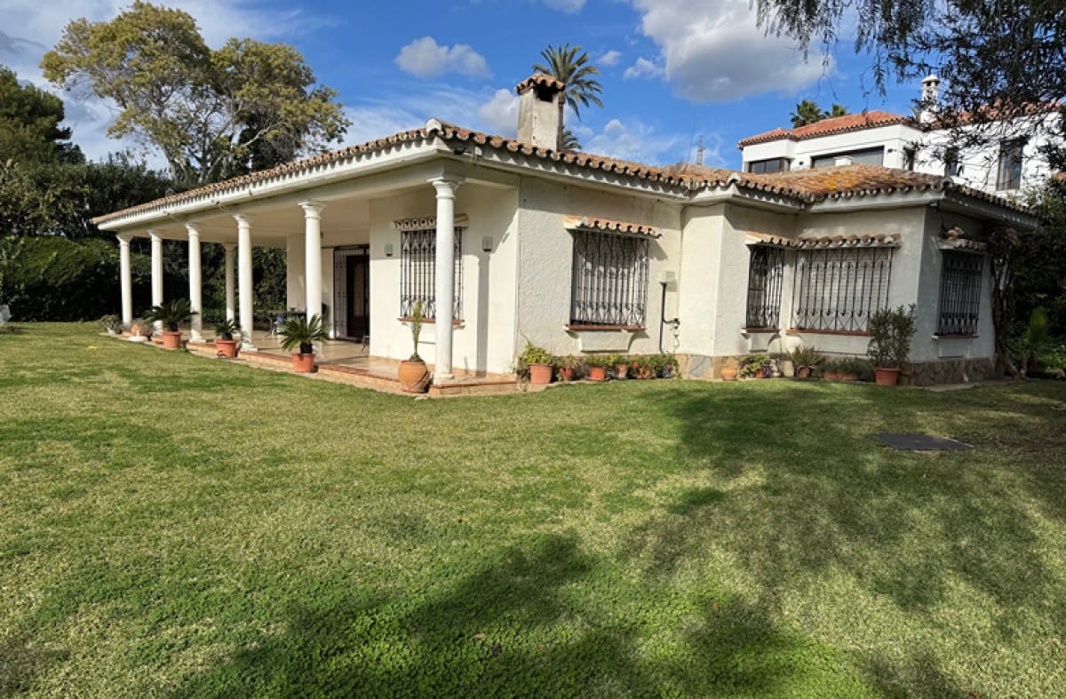 3 soverom Villa til salgs i El Paraiso med svømmebasseng - € 1 375 000 (Ref: 9501928)