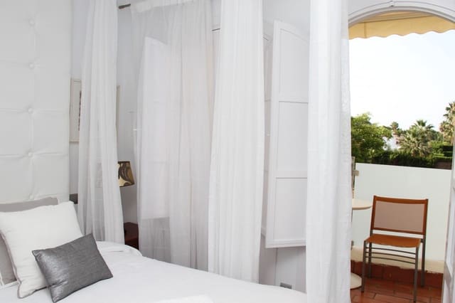 5 soverom Hus til salgs i Nueva Andalucia, Marbella med svømmebasseng garasje - € 725 000 (Ref: 9516000)