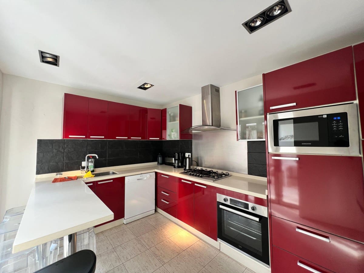 5 soverom Hus til salgs i Nueva Andalucia med svømmebasseng garasje - € 725 000 (Ref: 9516000)