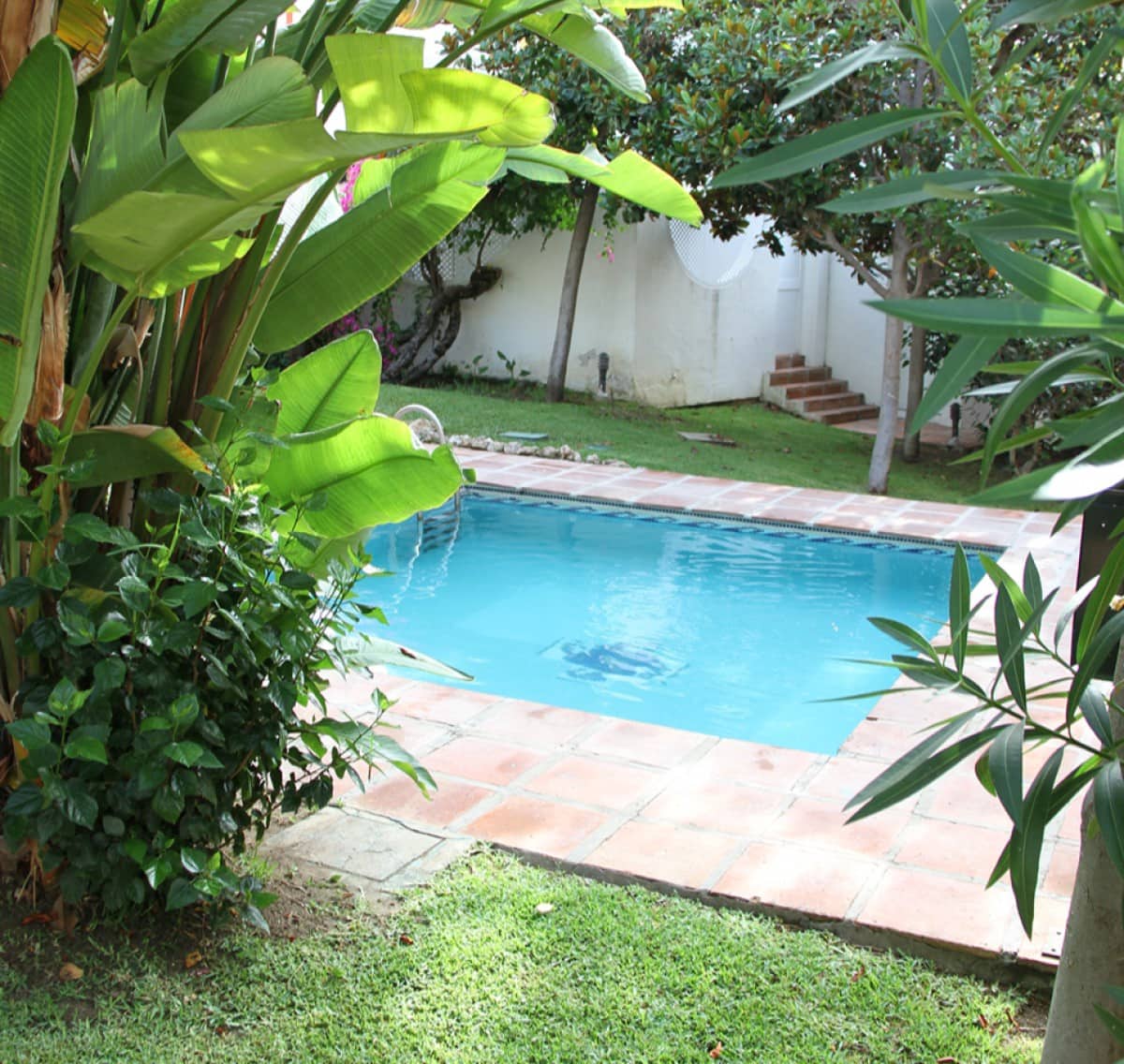 5 soverom Hus til salgs i Nueva Andalucia med svømmebasseng garasje - € 725 000 (Ref: 9516000)